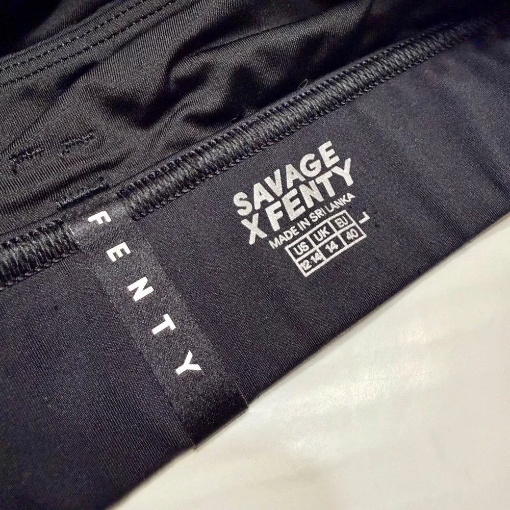 Savage X Fenty Womens Black Graphic Racerback Sports Bra Size L US 12/14